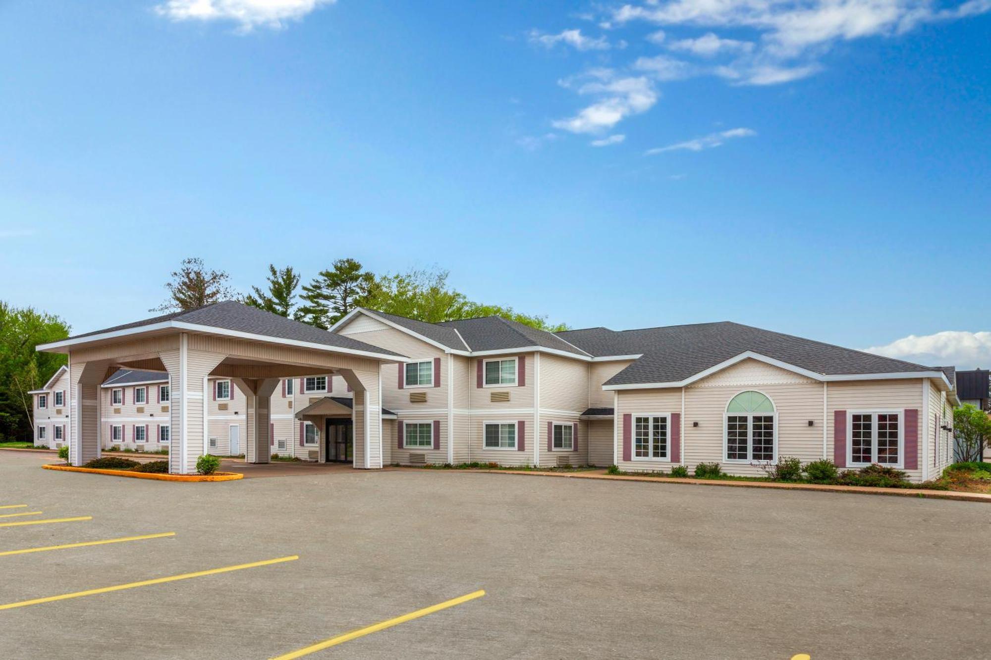 Americinn By Wyndham Eagle River Downtown Exterior foto