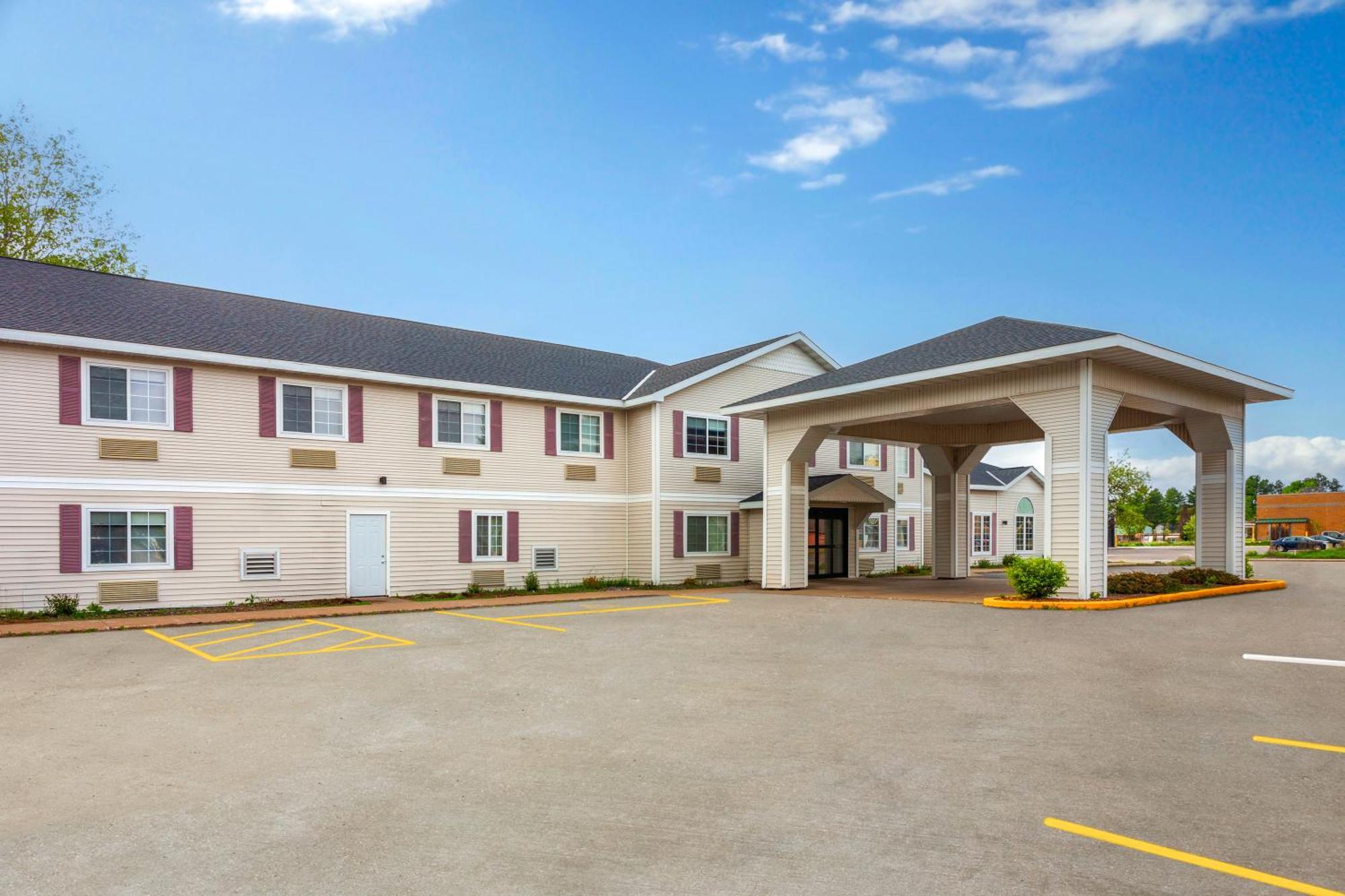 Americinn By Wyndham Eagle River Downtown Exterior foto